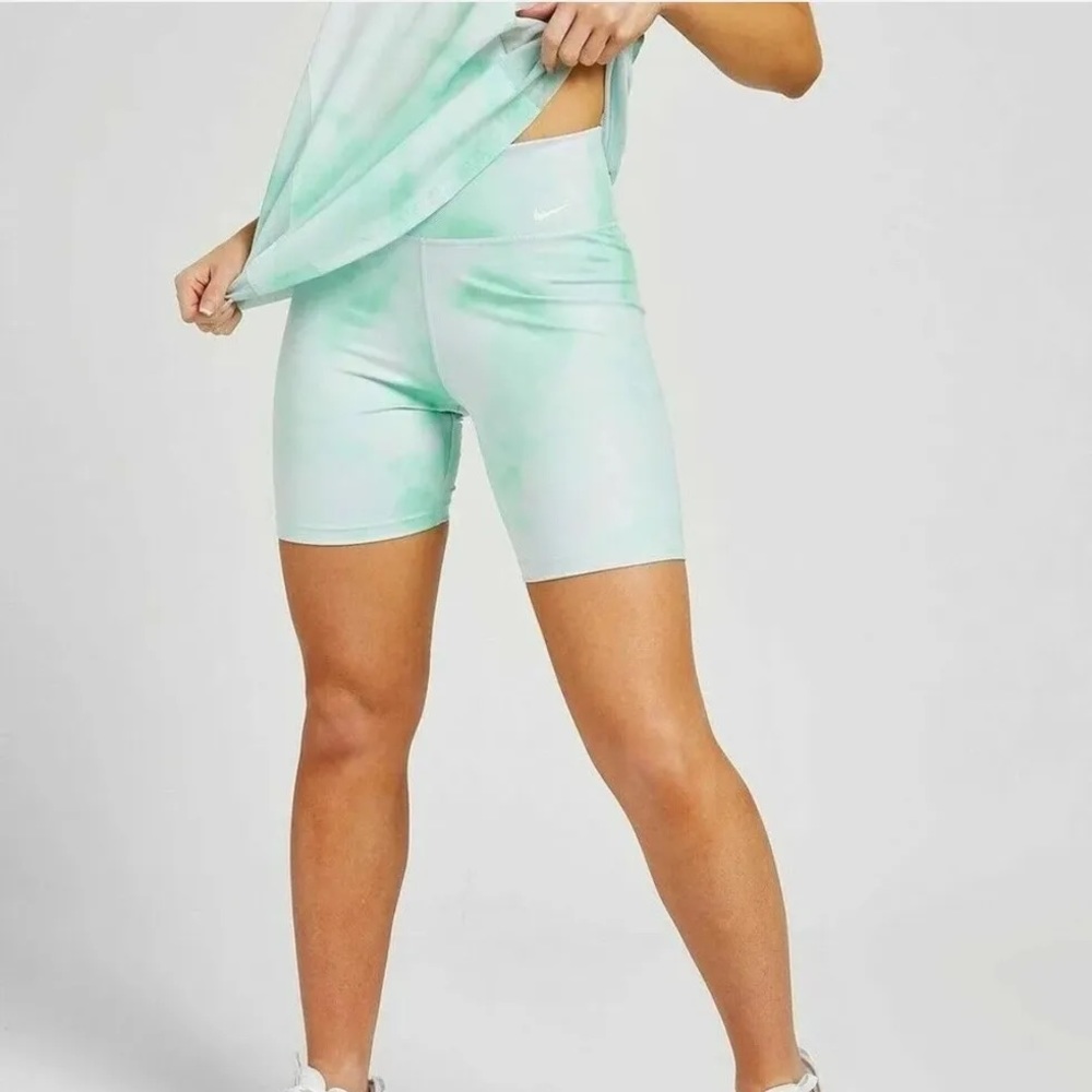 Women's Nike One Icon Clash 7" Dri-Fit Training Shorts small